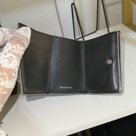 Authentic BALENCIAGA Silver Glitte Everyday Mini leather Wallet - Picture 4 of 15